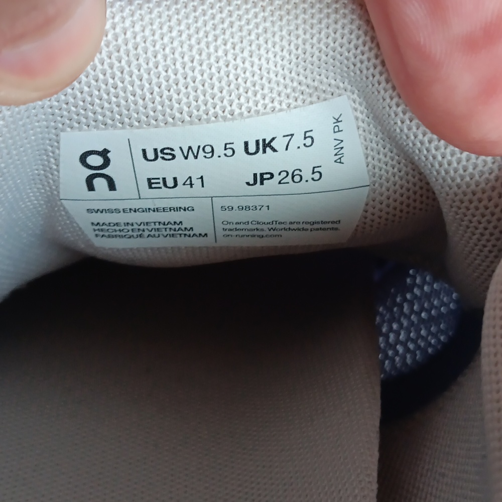 NWOT On Running Nimbus Cloud 5 - Picture 16 of 16